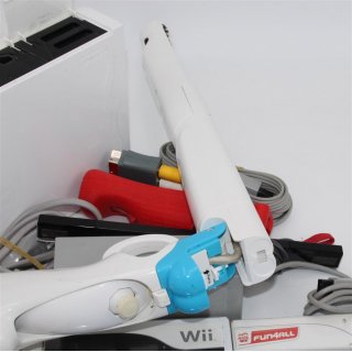 Nintendo Wii Konsole weiss gebraucht Fernbedienung Nunchuck Lenkrad 3 Spiele Schrotflinte